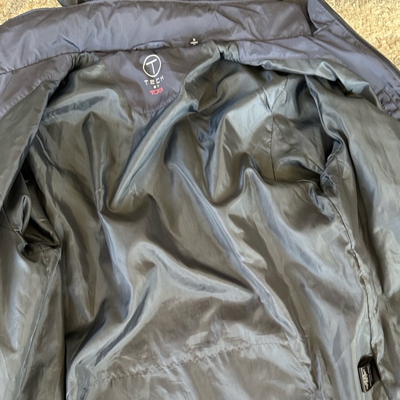 TUMI Tech JACKET Mens NAVY STOW Hood/Jacket Zip-up Windbreaker Water Resistant M - Picture 10 of 16